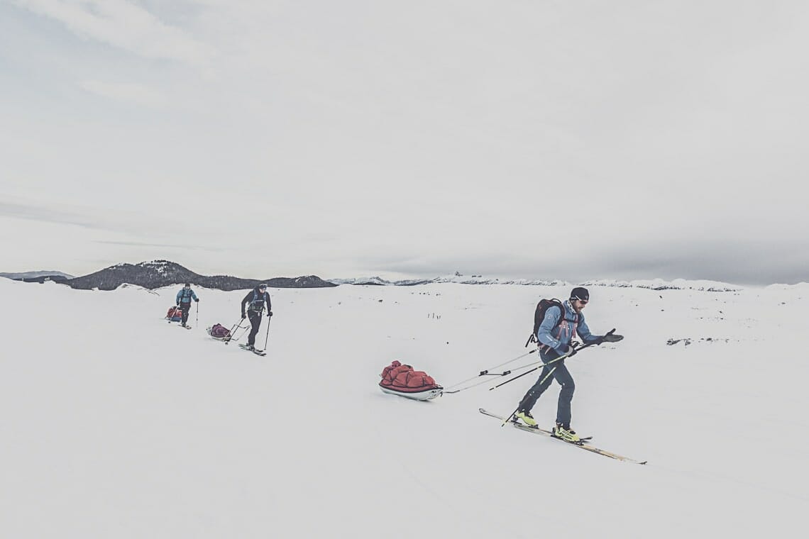 On peut se mettre dans la pulka ? – © Julien Treglia