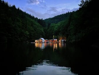 tutto blu dans le cantal